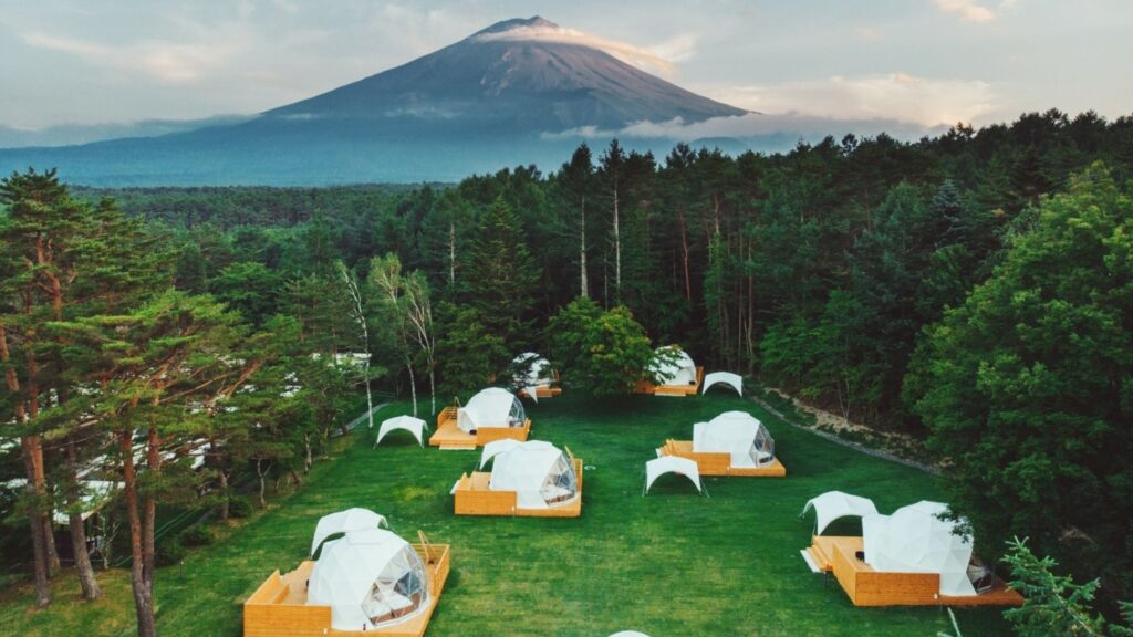 PICA Fujiyama(山梨県・富士河口湖)のドーム型テントと富士山ビュー
